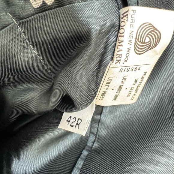 VTG Burberry 2 Piece Suit 42R Blazer 36X30 Pants Ventless Pinstripe USA Made - Picture 6 of 16